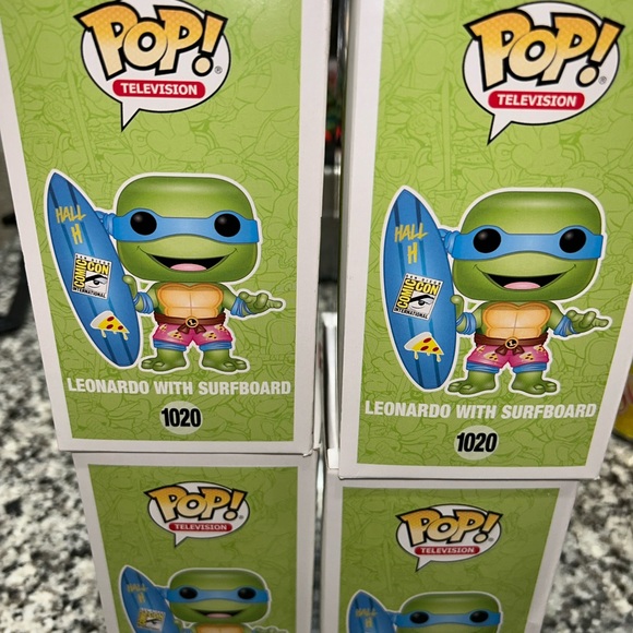 New Funko Pop Television SDCC Comic Con TMNT 1020 Leonardo With Surfboard NI… - Picture 7 of 10